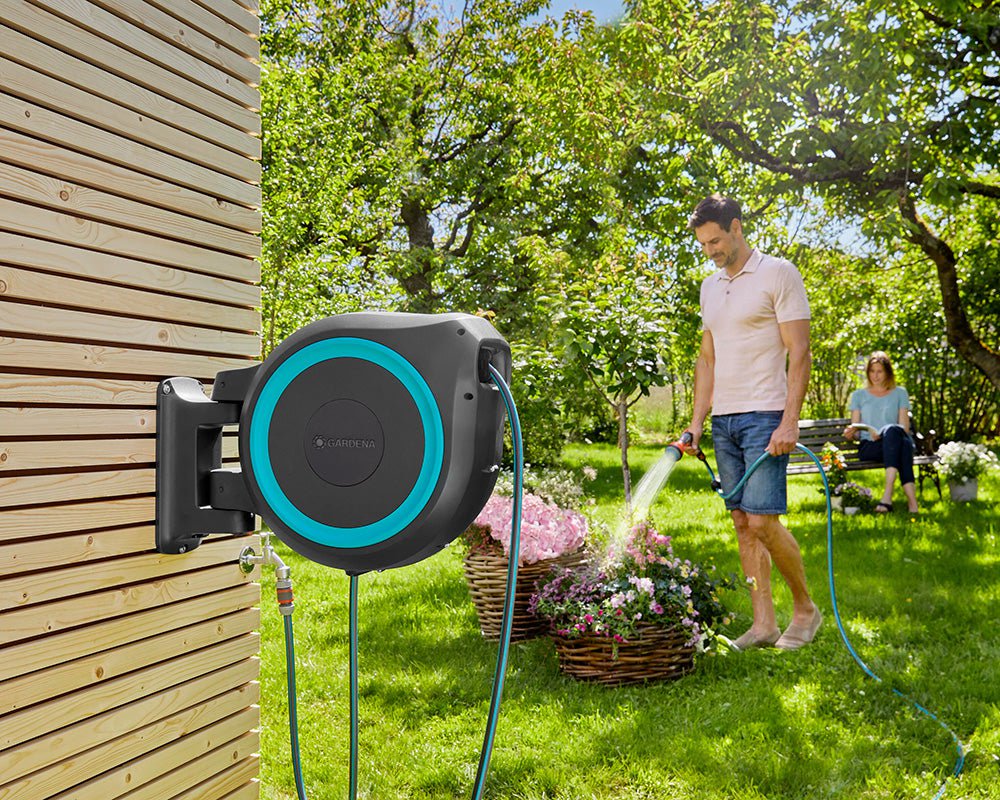 Gardena Wall-Mounted Hose Reel RollUp M/L 25m – Automatic Roll Control & Premium Hose